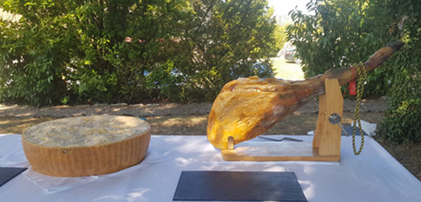 Animation culinaire avec découpe de jambon artisanal en direct lors de vos événements