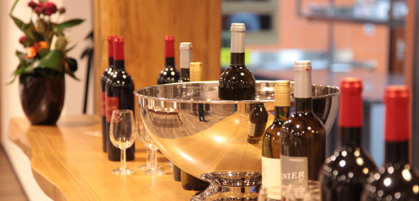 Sélection de vins locaux en accord avec nos plats traiteur à Genève