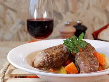 Plat mijoté par traiteur cuisine artisanale à Genève title=