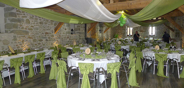 Banquet festif organisé par notre traiteur événementiel à Genève, avec une présentation soignée des plats